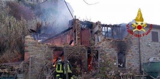Esplosione in una palazzina a Pescia: si cerca un uomo disperso