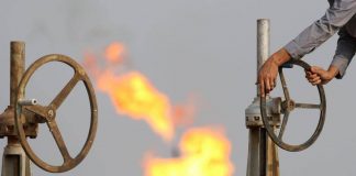 Prezzo petrolio a picco dopo l’annuncio di Trump: barile subito sotto i 100 dollari