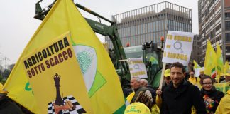 Protesta Coldiretti, Mantovani: “difendiamo suolo e zootecnia”. Entro fine mese nuovo tavolo del latte