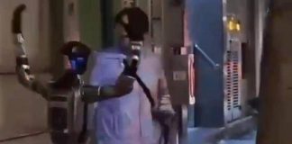 Robot ‘stalker’ segue e molesta donna di 70 anni a Macau: l’episodio diventa virale