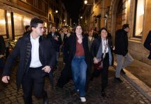 Referendum, la festa di Schlein in piazza tra selfie, cori e una promessa: “Batteremo Meloni”