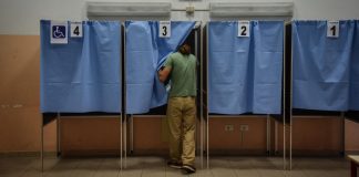 Tragedia ai seggi a Lonato del Garda per un malore fatale: voto sospeso