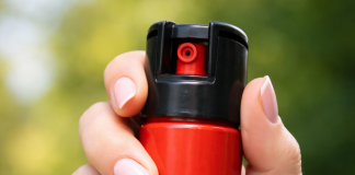 Mantova, la lista De Marchi l’8 marzo omaggia le donne con lo spray antiaggressione