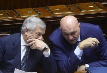 Iran, oggi Tajani e Crosetto in Parlamento. Opposizioni in pressing: “In Aula venga Meloni”