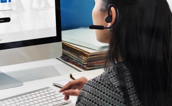 televendite pc donna telemarketing_123rf