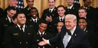 Stretto di Hormuz, Trump prepara fase 2 con navi e marines. Londra concede basi agli Usa