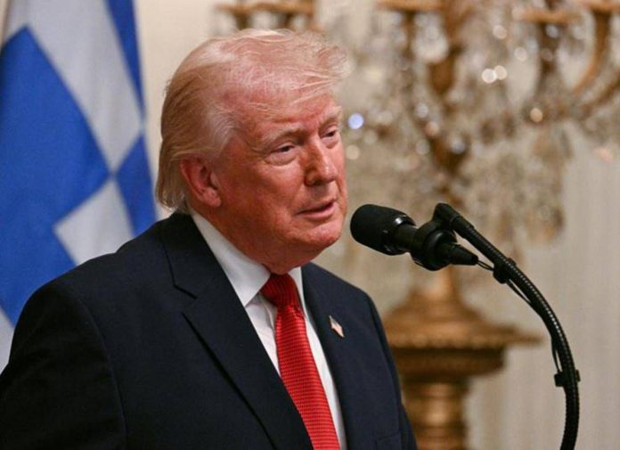 trump_microfono_afp_2603
