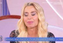 Valeria Marini in lacrime a La volta buona: “Frassica mi ha offesa”. Ed esce dallo studio