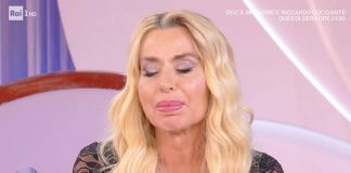 Valeria Marini in lacrime a La volta buona: “Frassica mi ha offesa”. Ed esce dallo studio