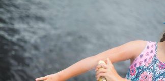 Melanoma, tre le mosse per prevenirlo. L’esperto: “La crema solare non basta”