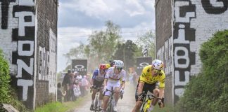La Parigi-Roubaix a Wout Van Aert, battuto in volata Tadej Pogacar