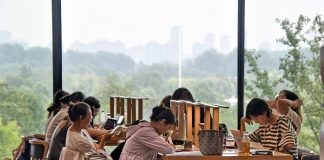 Cina, il tasso di lettura in aumento grazie alla crescita del formato digitale