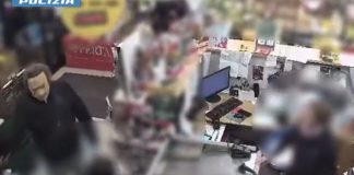 Rapinatore con maschera in silicone incastrato da dipendente, arrestato a Roma