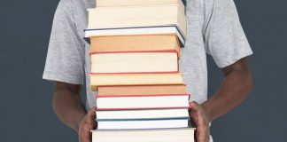 Giornata mondiale del libro, tutte le curiosità: dalla data del 23 aprile alla tradizione delle rose