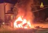 Gonzaga, schianto nella notte: auto in sosta centrata, vettura in fiamme