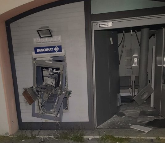 Boato nella notte ad Asola: assalto al bancomat. In azione la banda della “marmotta”