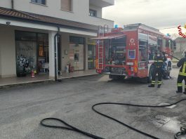 Paura a Borgocarbonara: principio d’incendio in un centro estetico per un’asciugatrice