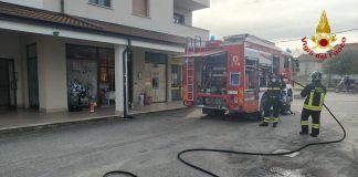 Paura a Borgocarbonara: principio d’incendio in un centro estetico per un’asciugatrice