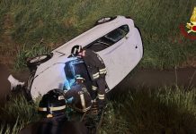 Rodigo, incidente nella notte: due persone estratte dall’auto dai vigili del fuoco