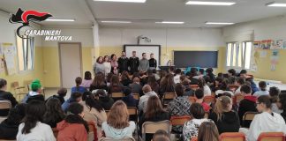 Studenti di Medole a lezione di legalità con i Carabinieri