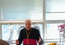 100 anni tra sorrisi e ricordi: l’abbraccio della città a monsignor Sergio Denti