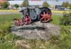 Moglia, Jeep fuori controllo sulla rotonda: distrutto un trattore d’epoca
