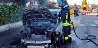 Auto in fiamme al distributore Tamoil: attimi di tensione di fronte al “Poma”