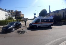 Suzzara, incidente alla rotonda di via Lenin: anziana ciclista in ospedale
