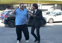 Prato, tensione alla presentazione del candidato sindaco Adinolfi: lite con inviato delle ‘Iene’