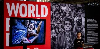 World Press Photo, la foto dell’anno è ‘Separati dall’Ice’