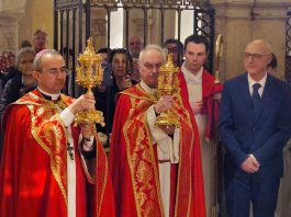 Venerdì Santo, Sant’Andrea gremita per l’esposizione dei Sacri Vasi