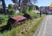 Scontro sulla provinciale a Sailetto: auto carambola nel fossato, ferita una persona