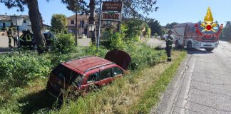 Scontro sulla provinciale a Sailetto: auto carambola nel fossato, ferita una persona