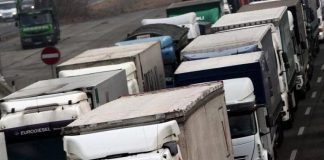 Camionista investito da un’auto e ucciso: sospesa la protesta dei Tir