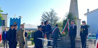 Buscoldo ricorda la Liberazione. Commemorazione al monumento ai caduti con istituzioni, scuole e cittadini