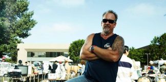 Morto Darrell Sheets, la star di ‘Affari al buio’ aveva 67 anni