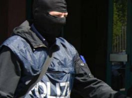 Arezzo, 15enne indagato per propaganda d’odio e istigazione a delinquere