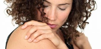 Prurito, da sintomo banale a spia problemi pelle: tutte le cause e le cure più innovative
