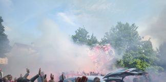 In centinaia al Gradaro per l’addio a Macia: “un ultras non muore”