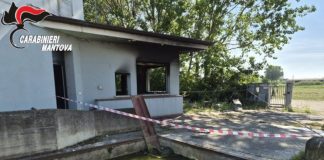 Borgocarbonara, incendio nell’ex ditta di smaltimento rifiuti: stabile inagibile