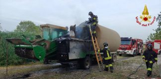 Castellucchio: vigili del fuoco in azione per l’incendio di un carro agricolo