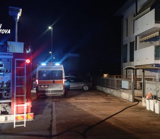 Goito, da fuoco ai vestiti del compagno dopo la lite e provoca un’incendio