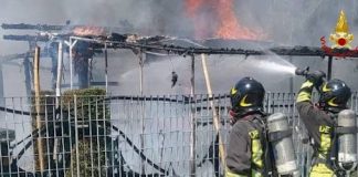 Incendio a Pellaloco di Roverbella: distrutto un ricovero attrezzi