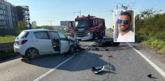 Frontale auto-moto, muore motociclista 32enne. Gravemente ferito il passeggero