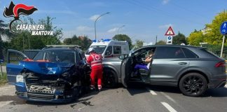 Ostiglia, scontro tra tre auto in via Abetone Brennero: ferita bimba di 5 anni