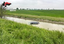 San Giovanni del Dosso, 26enne perde il controllo dell’auto e finisce in un canale