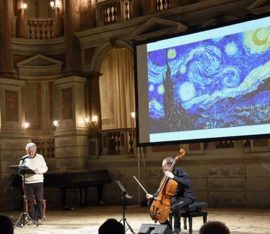 Comete, Galileo e musica: al Bibiena incanta il dialogo tra Odifreddi e Curtoni