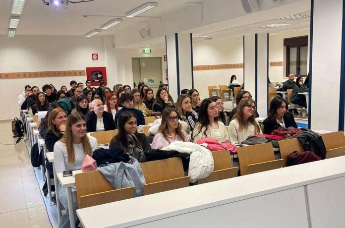 lum_studenti_comm-1