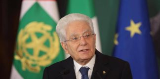 Mattarella: “Il mondo deve essere riconoscente a Leone XIV. Potere può far perdere equilibrio, autoironia eviterebbe imbarazzi”