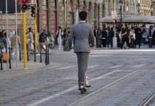 Monopattini elettrici, slitta al 16 luglio assicurazione obbligatoria: multe fino a 400 euro